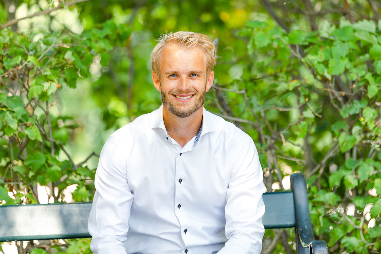 manden-bag købermægler